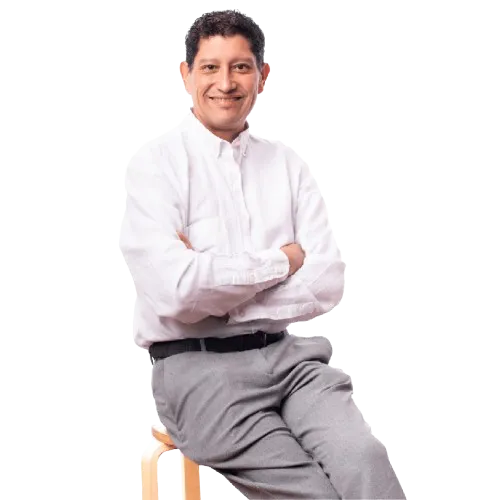 Fer_camisa_blanca_pant_gris-removebg-preview_opt-webp